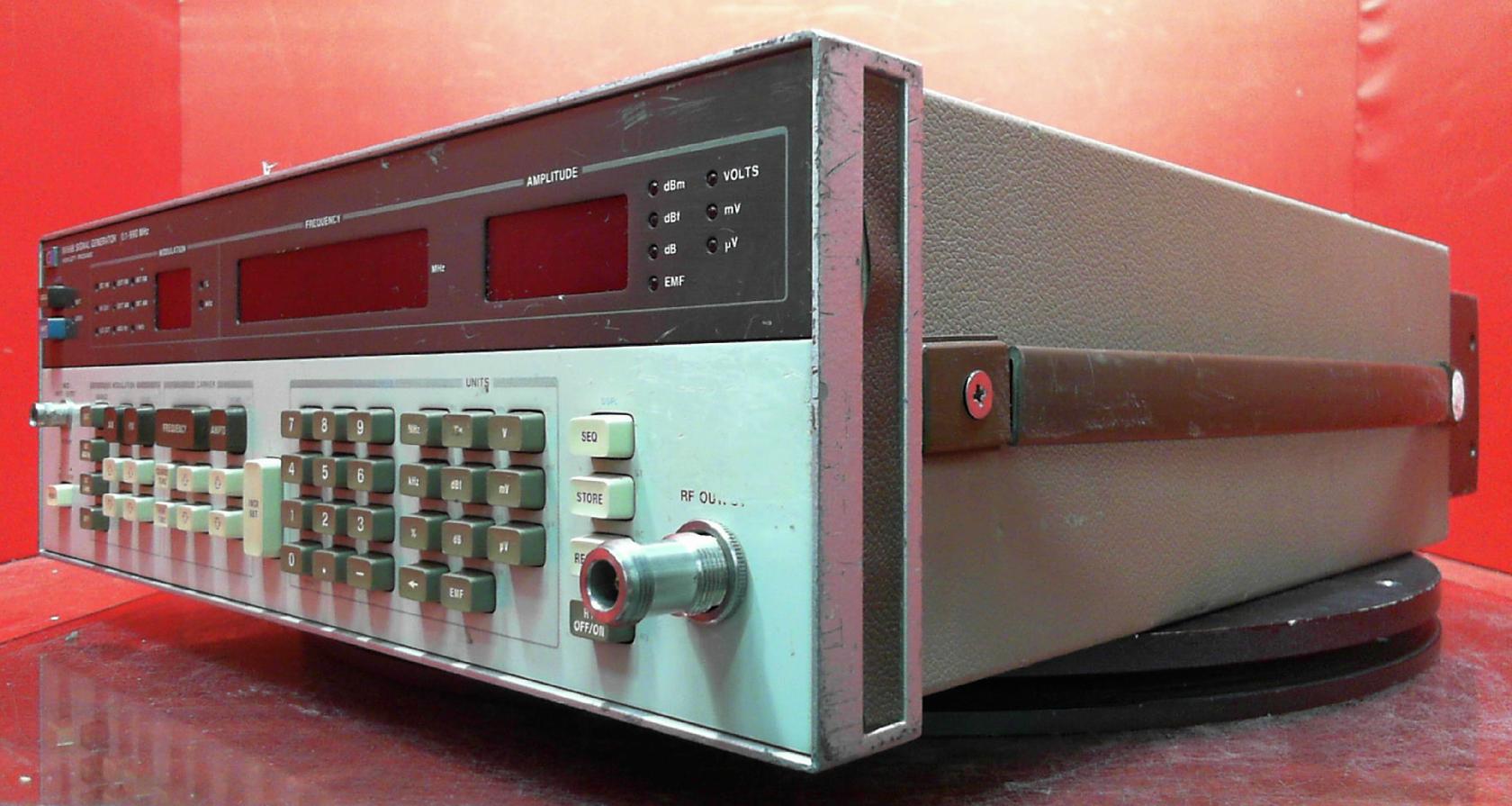 HP Agilent 8656B001 2532A02660 Synthesized Signal Generator 0.1 to