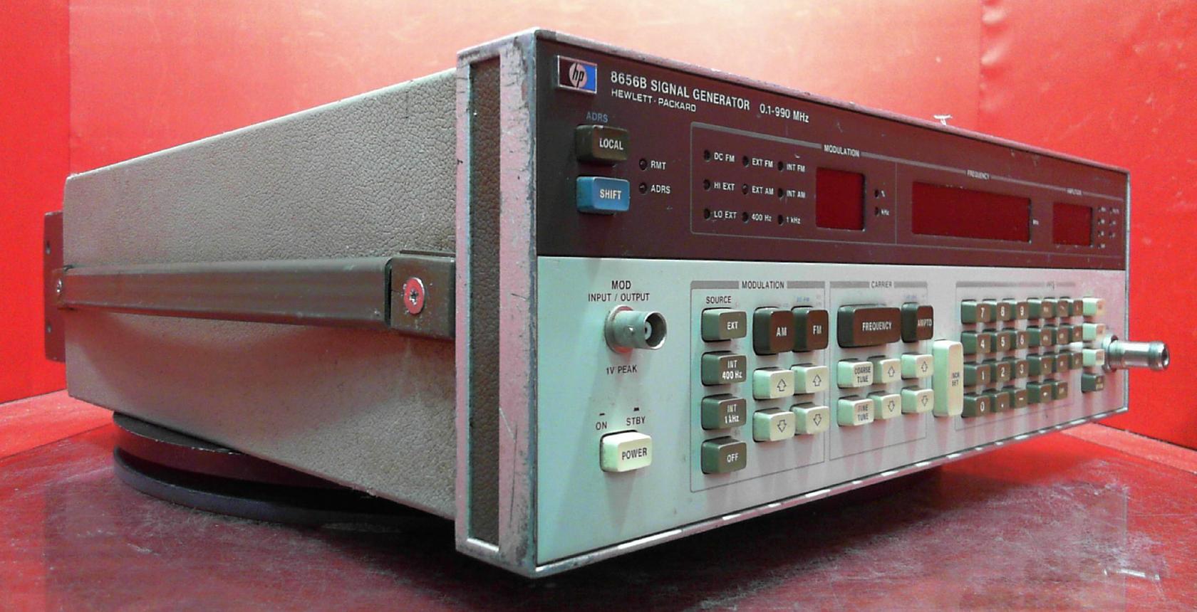 HP Agilent 8656B001 2532A02660 Synthesized Signal Generator 0.1 to